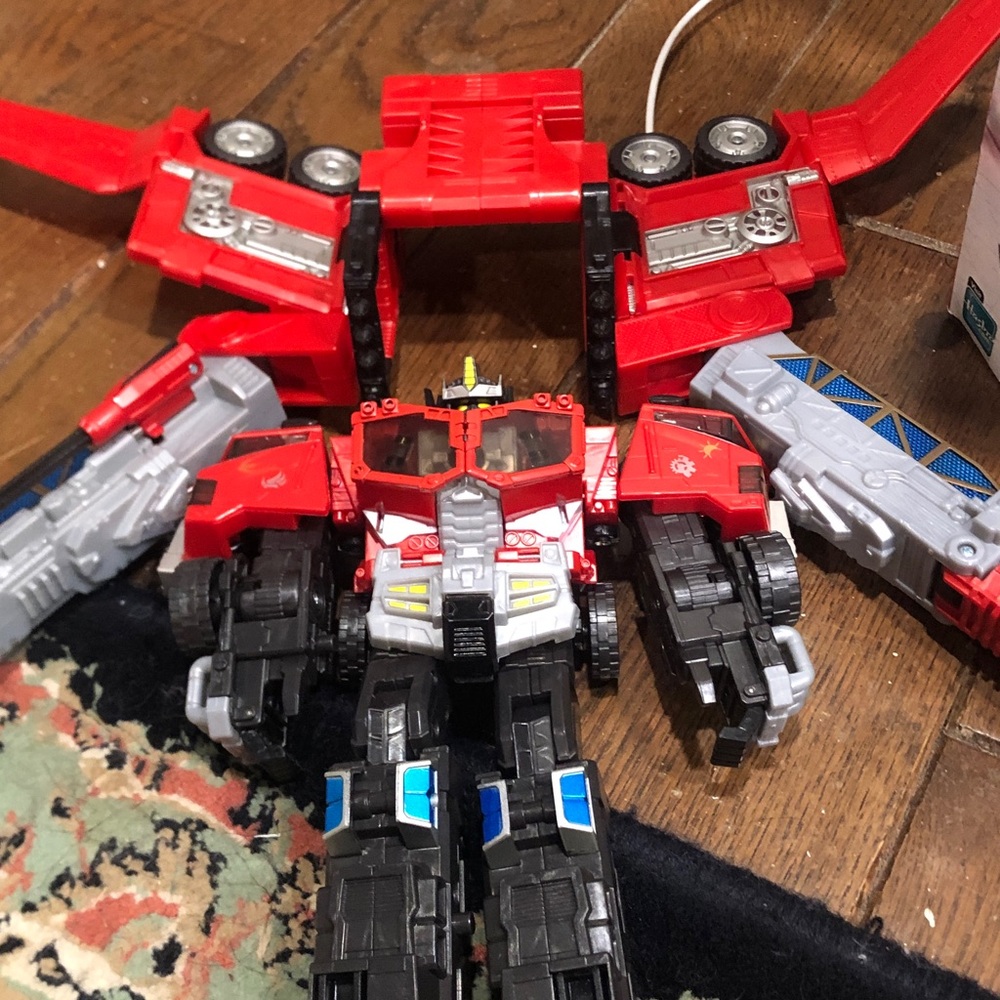 2004 Hasbro Transformers Cybertron Optimus Prime (Primus Unleashed) - Picture 8 of 13